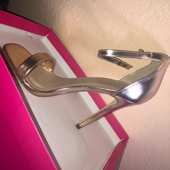 shoedazzle gold heels